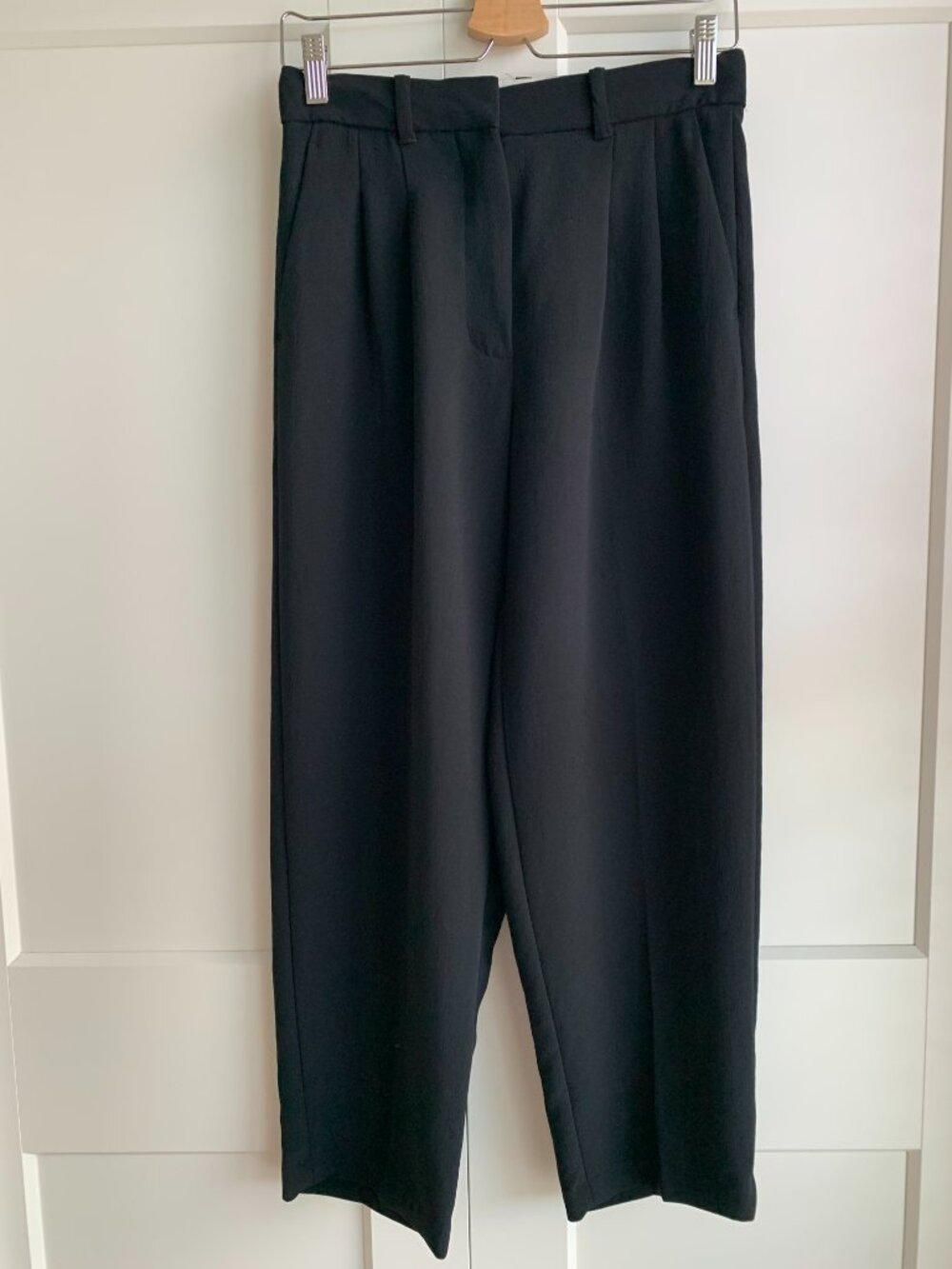 Wilfred  the effortless Pant Carrrot Leg  Women's size 6 Japan Crepette in Black